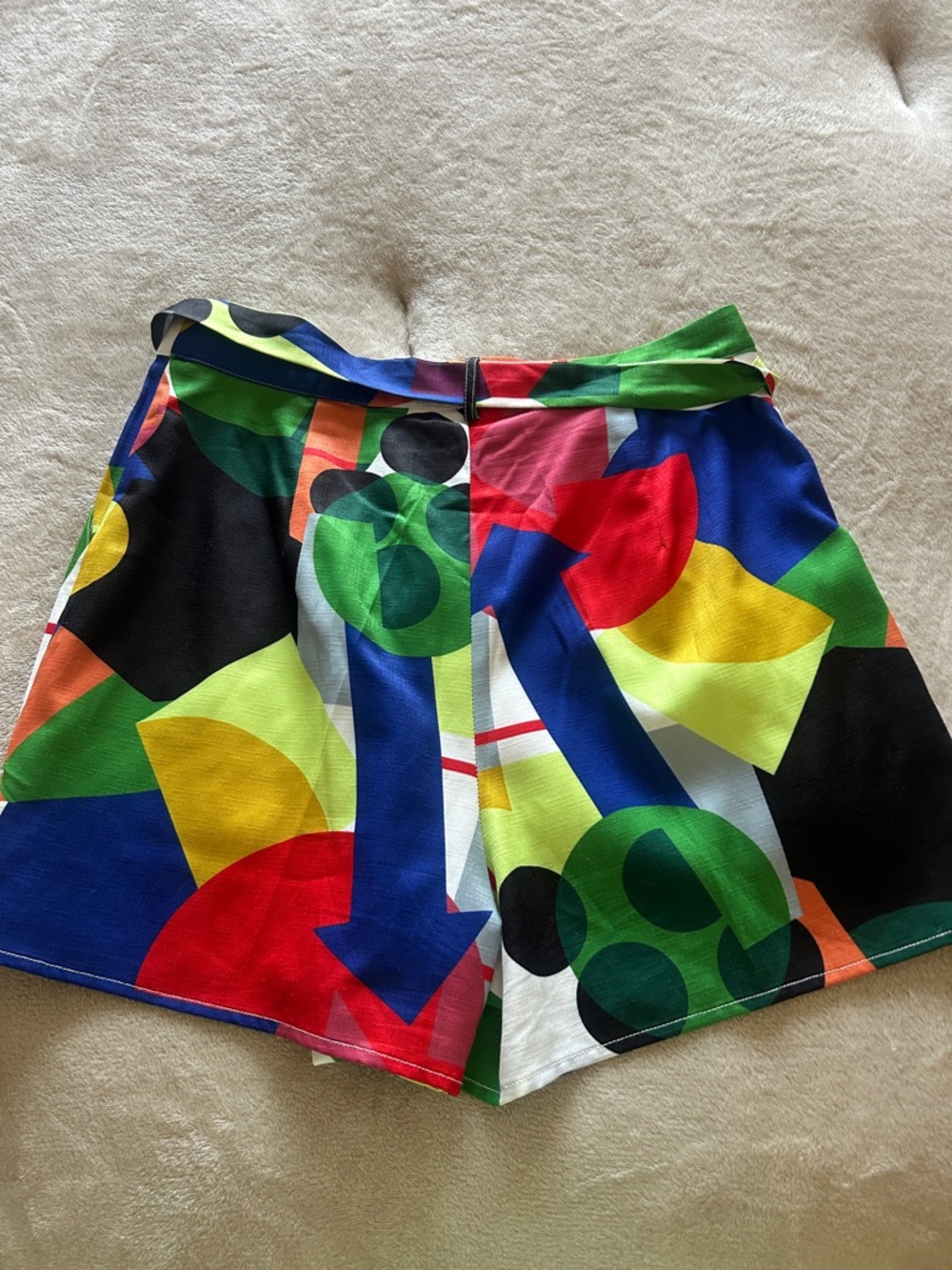 Colorblock Geometric Two-Piece Set with Shorts - Picture 3 of 4